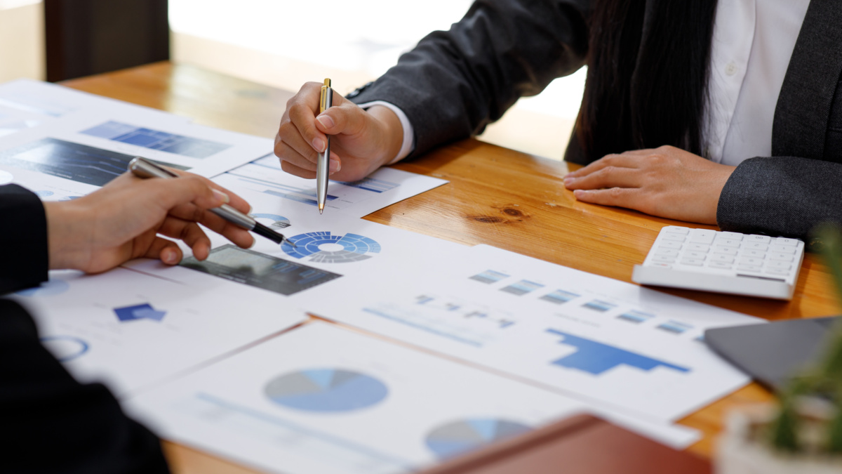 Investment Management Strategies: How Experts Handle Market Volatility